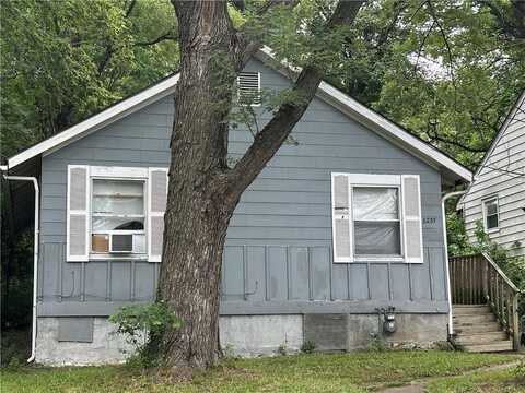 8237 FLORA Avenue, Kansas City, MO 64131