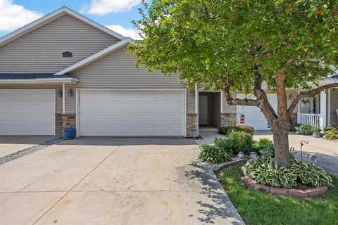 307 Windflower Ln, Solon, IA 52223