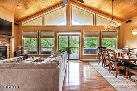 765 Deerfield Way, La Follette, TN 37766