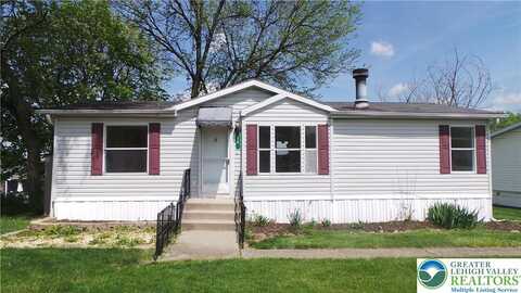 15 Canterbury Court, Fair Oaks, PA 18040