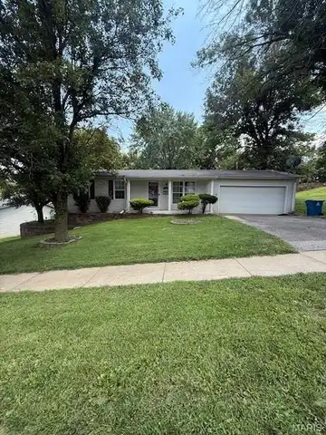 5206 Ville Rosa Lane, Hazelwood, MO 63042