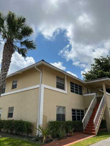9992 Twin Lakes Dr, Coral Springs, FL 33071