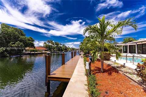 636 Hibiscus Dr, Hallandale Beach, FL 33009