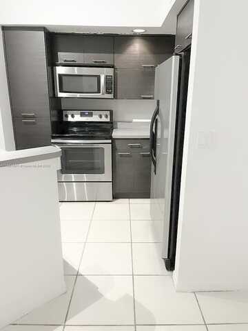 3340 N Pinewalk Dr N, Margate, FL 33063