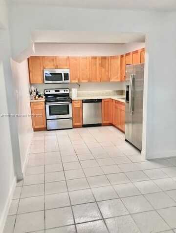 6313 Hayes St, Hollywood, FL 33024