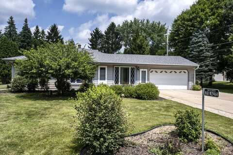 N68w29464 Hartling Rd, Hartland, WI 53029