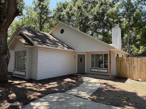 1517 S 10th Street, Ocean Springs, MS 39564