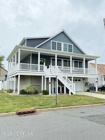 930 Center Street, Union Beach, NJ 07735