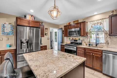 35 Ashmall Avenue, Monroe, NJ 08831