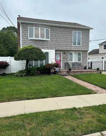 15 N Crescent Drive, East Farmingdale, NY 11735