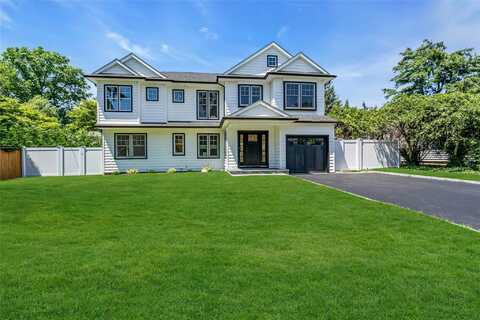 18 Roosevelt Avenue, Glen Head, NY 11545