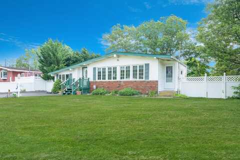 31 Kayron Drive, Ronkonkoma, NY 11779