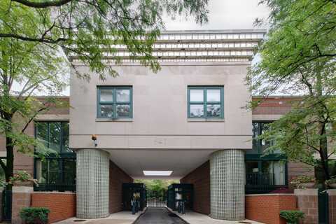 641 W WILLOW Street, Chicago, IL 60614