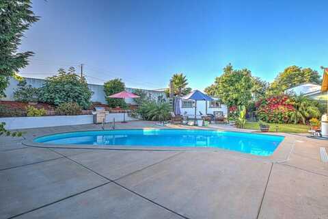 524 Parkbrook St, Spring Valley, CA 91977