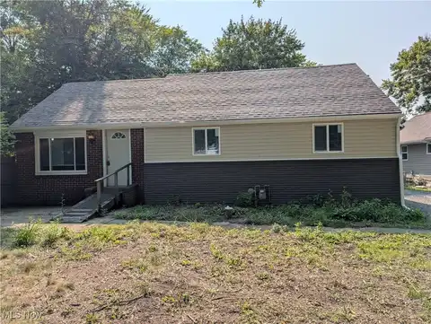 3488 Oakmont Drive, Hubbard, OH 44425