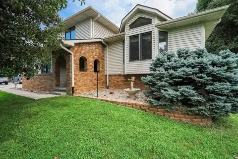 1853 Rolling Hills Loop Loop, Council Bluffs, IA 51503