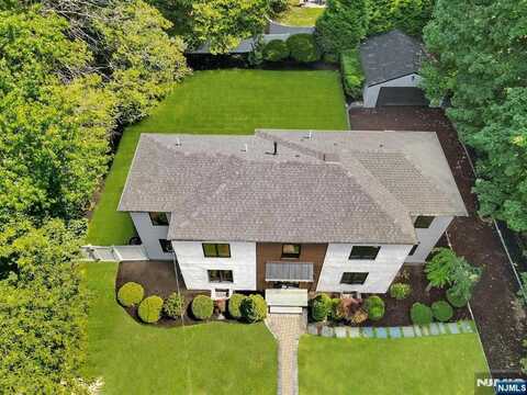 29 Woodland Park Drive, Tenafly, NJ 07670