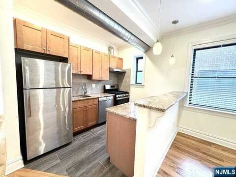 855 Broad Avenue 21, Ridgefield, NJ 07657