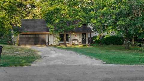 17135 S Creekwood Court, Claremore, OK 74017