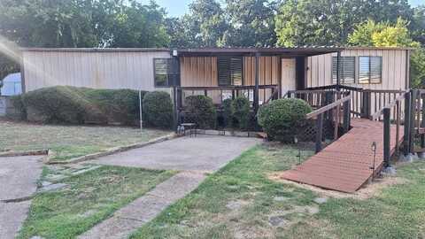 812 Pleasant Oaks Drive, Grand Prairie, TX 75060
