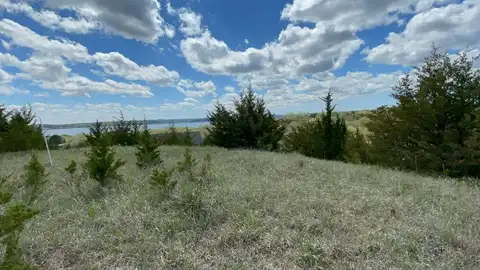 154 Baycliffe Dr, Yankton, SD 57078