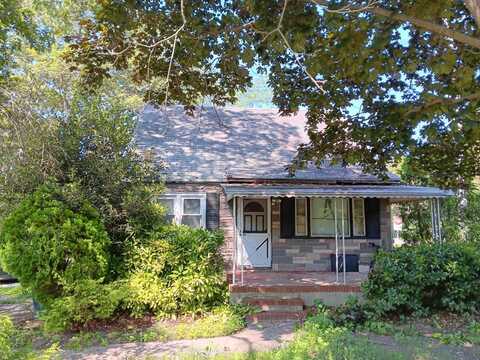 400 RAILROAD AVE, Center Moriches, NY 11934