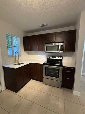 1713 N Dixie Hwy, Fort Lauderdale, FL 33305