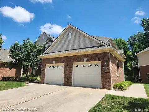 29382 Woodpark Circle, Warren, MI 48092