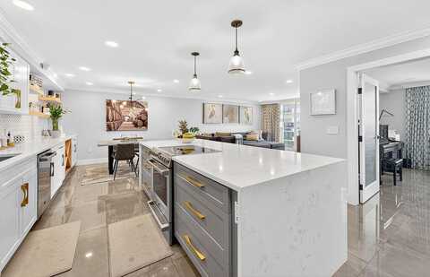 5440 N Ocean Drive, Singer Island, FL 33404
