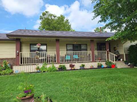 802 E River St, Eureka, KS 67045