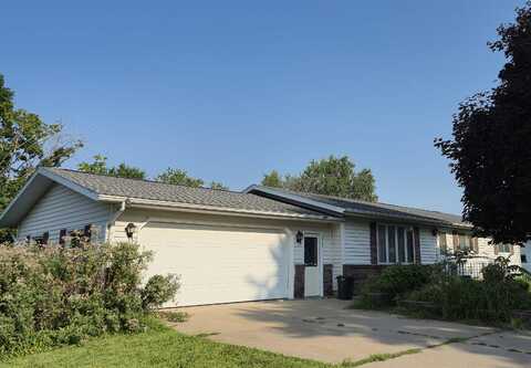 707 Camelot Court, Viroqua, WI 54665