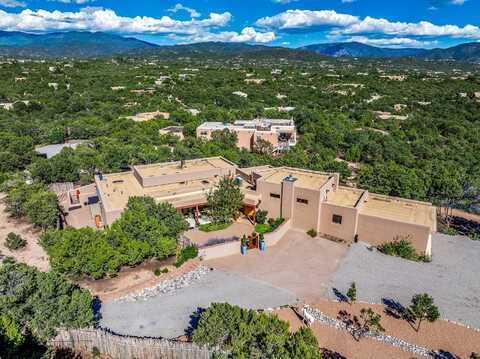 276 Chula Vista, Santa Fe, NM 87501