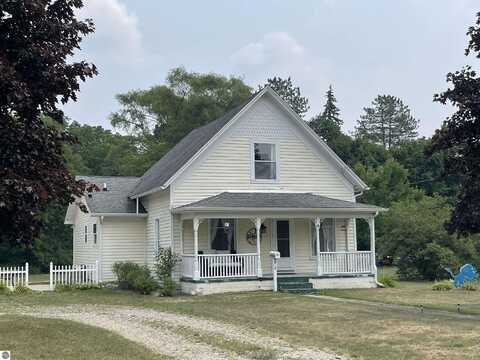 810 Cedar Street, Clare, MI 48617