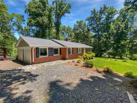 3230 High Cliffs Road, Pfafftown, NC 27040