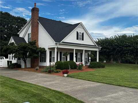 100 Cotswold Lane, King, NC 27021