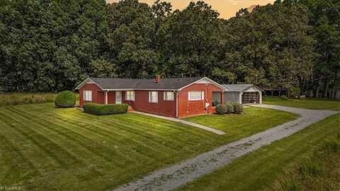 6277 Bennett Road, Seagrove, NC 27341