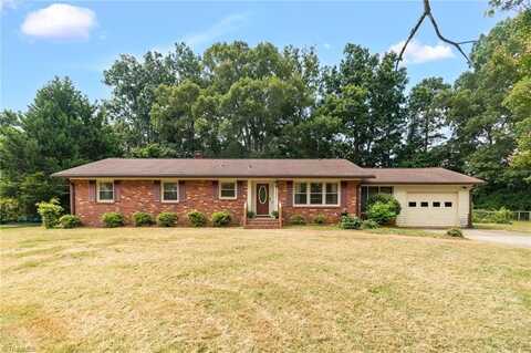 6224 Parkfield Lane, Clemmons, NC 27012