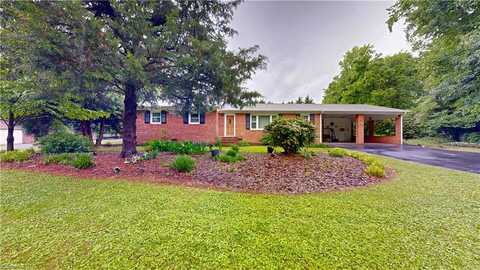 4211 VILLAGE Drive, Trinity, NC 27370