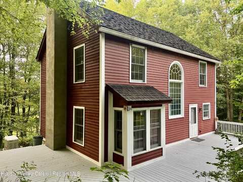 216 Starbarrack Road, Red Hook, NY 12571