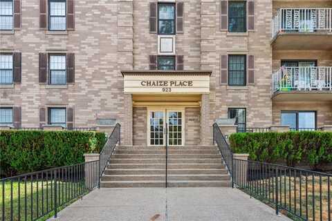 923 California Ave, Avalon, PA 15202