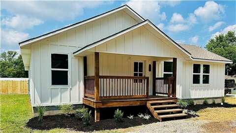 704 S Hico ST, Siloam Springs, AR 72761