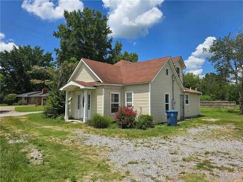 1320 E 3rd, Gentry, AR 72734