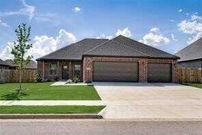 2105 Dobbs ST, Pea Ridge, AR 72751