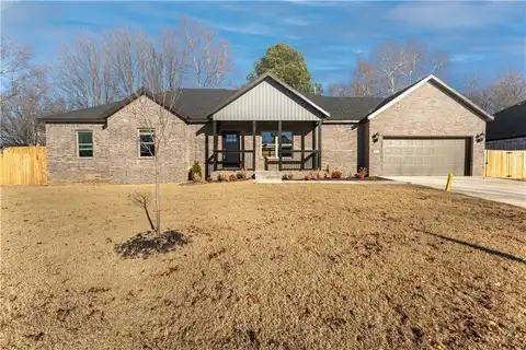 200 Ryder ST, Gentry, AR 72734