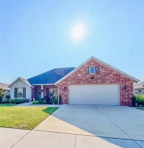 984 Sugar Pine ST, Tontitown, AR 72762