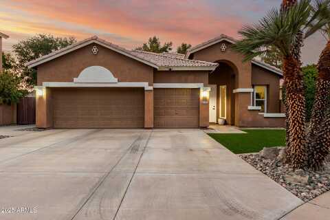 670 E BETSY Lane, Gilbert, AZ 85296