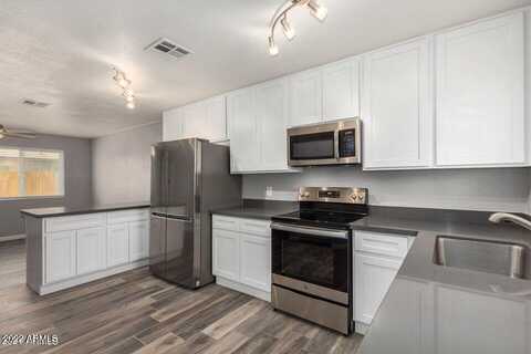 3 N NACO Way, Chandler, AZ 85225