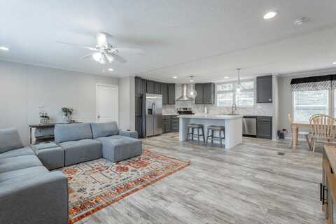 86 Agnes Lane, Pikeville, TN 37367
