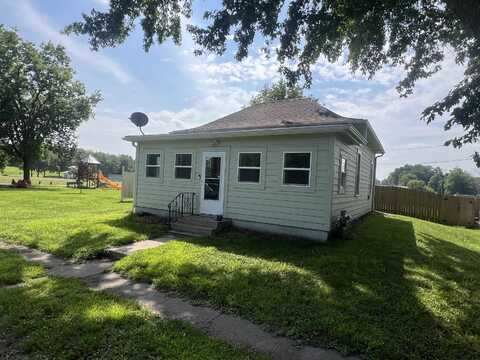 104 Woodlawn Street, Maxwell, IA 50161