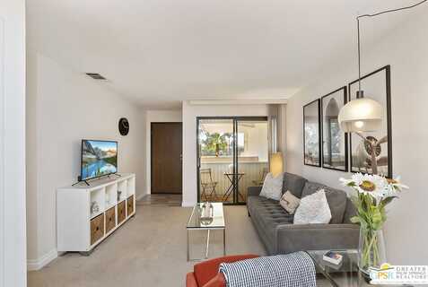 2810 N Arcadia Ct, Palm Springs, CA 92262